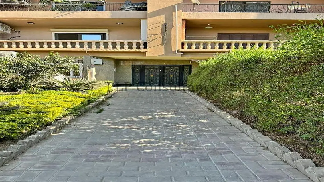 فيلا فاخرة للبيع - إطلالة على البحيرات