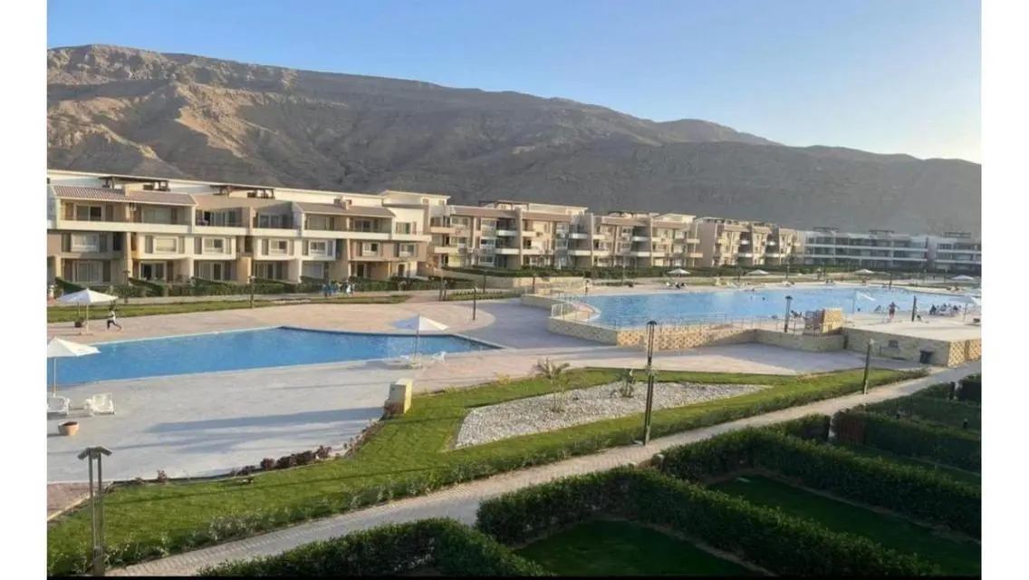 شقة فاخرة للبيع بإطلالة رائعة