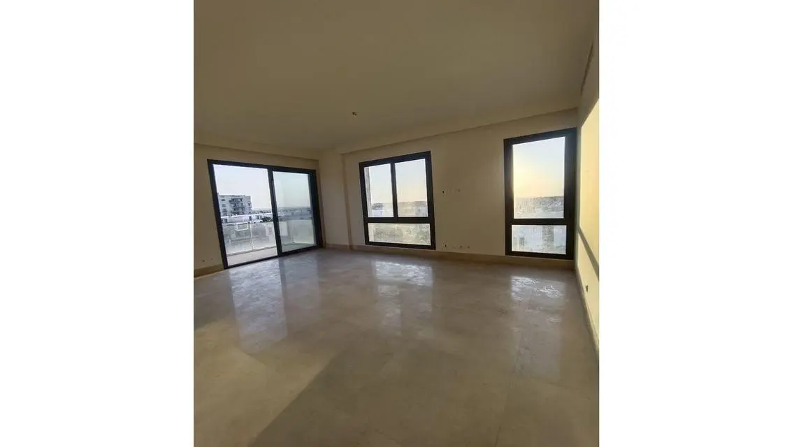 Luxurious Apartment with Spacious Design