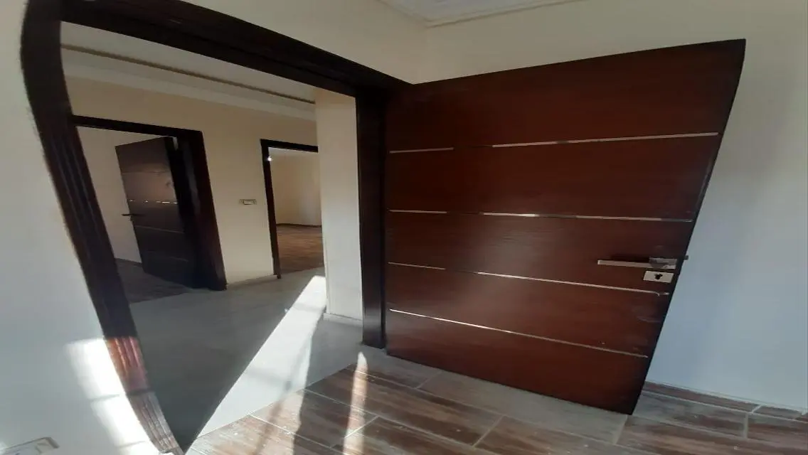 شقة فاخرة للبيع بموقع مميز