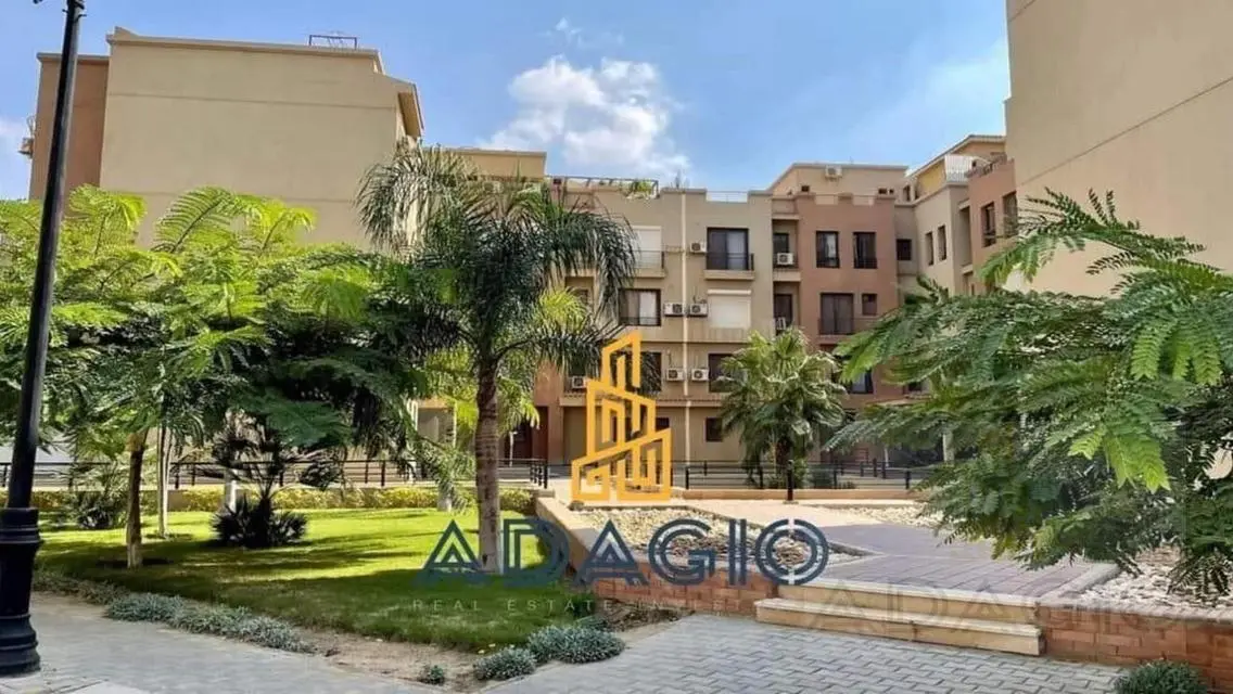 فيلا فاخرة مع حديقة ومسبح مشترك