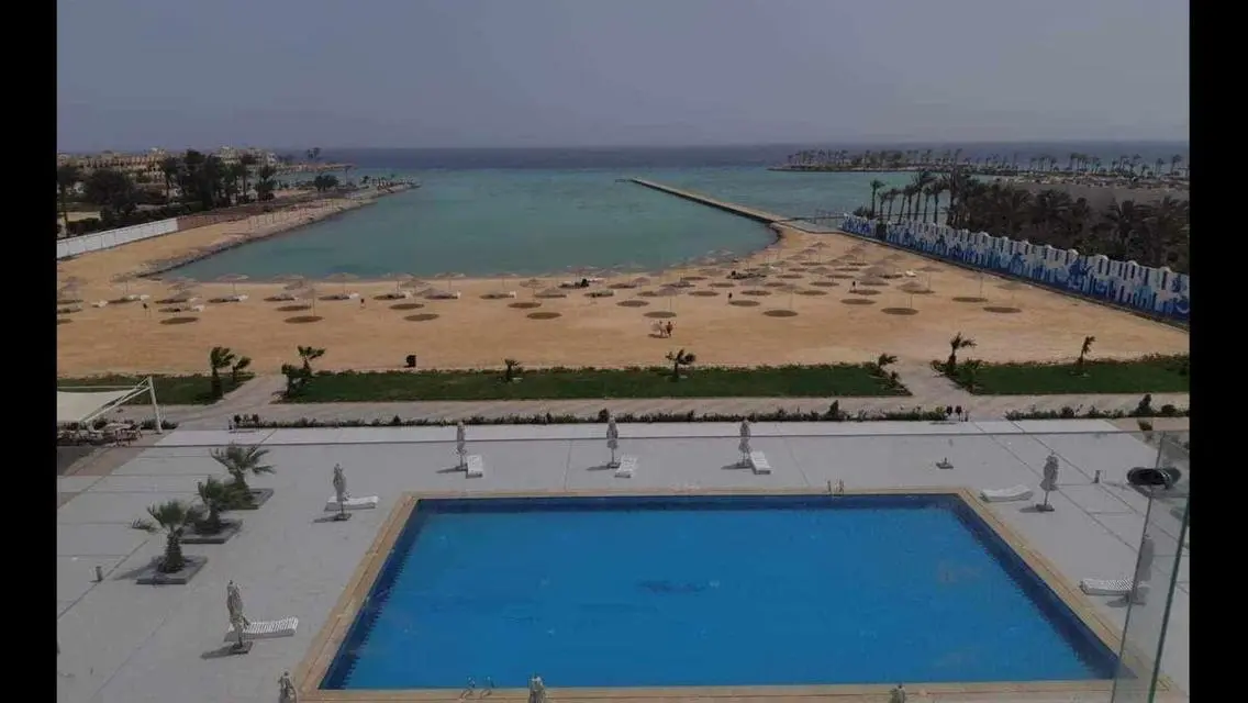 شقة رائعة بمساحة 1500 متر مربع مع إطلالة على البحيرة