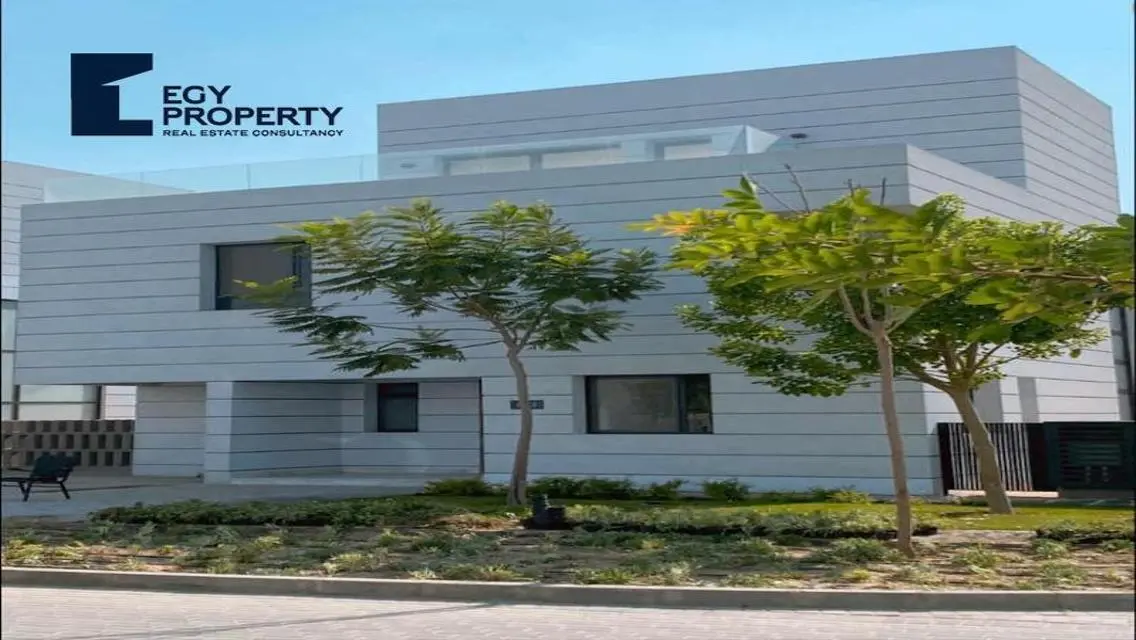 Luxury Villa at Code EV-07863 - An Investment Opportunity in a Premier Community