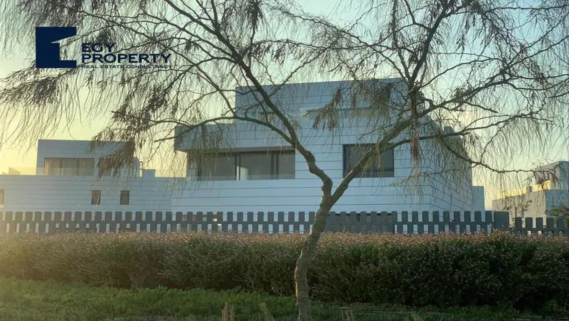 Luxury Villa at Code EV-07863 - An Investment Opportunity in a Premier Community