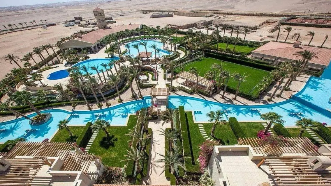 Luxury Apartment with Extensive Amenities