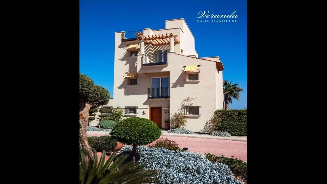 Luxury Apartment with Extensive Amenities