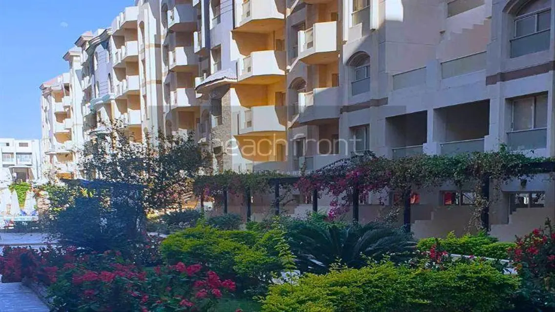 عقار فاخر على الواجهة البحرية