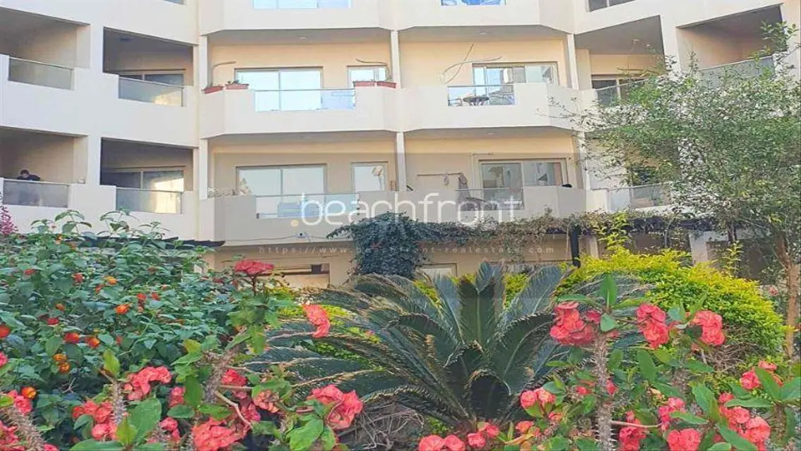 عقار فاخر على الواجهة البحرية