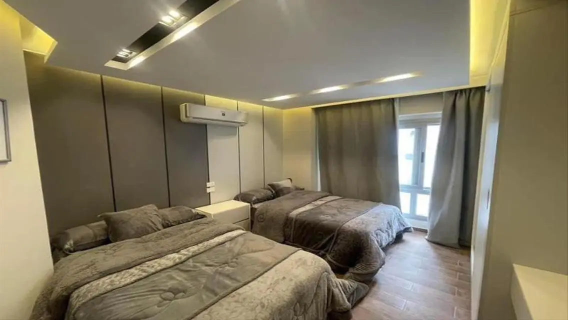 Luxury Apartment in 50-12 with Stunning Views