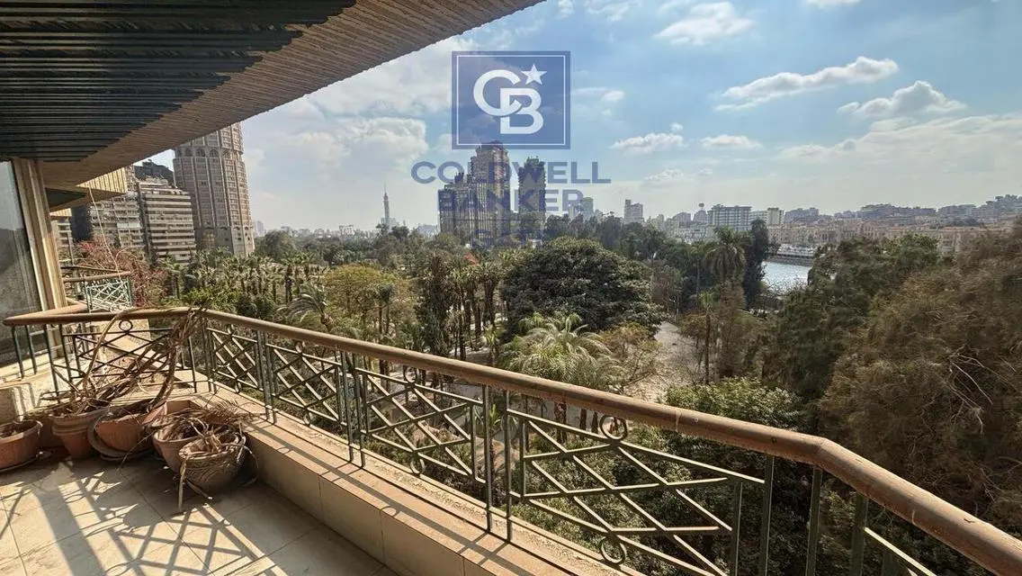 شقة مميزة للبيع بمساحة 1906 متر