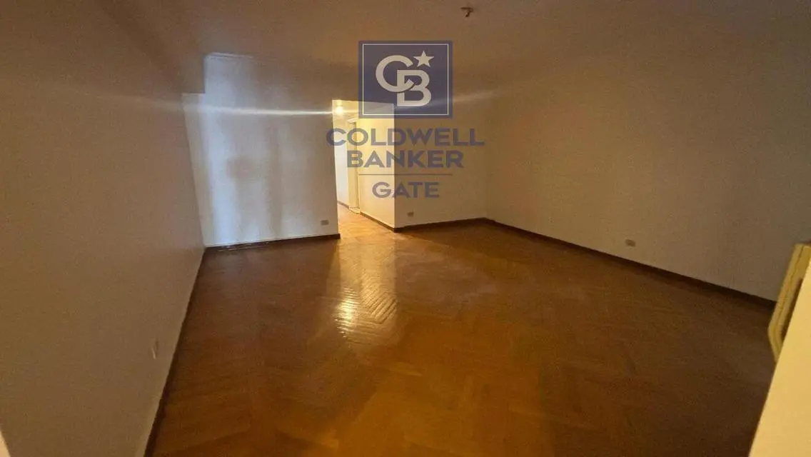 شقة مميزة للبيع بمساحة 1906 متر