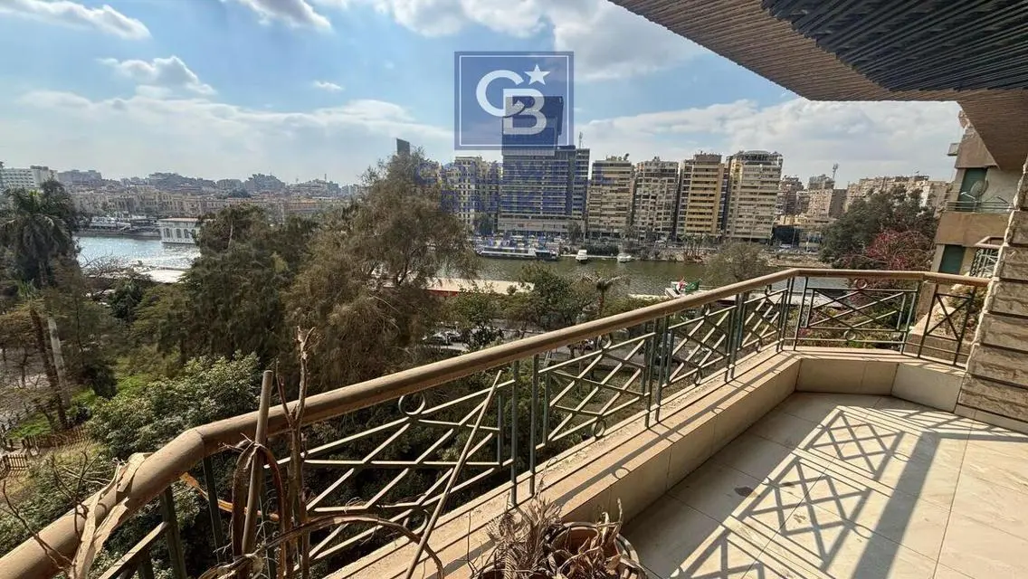 شقة مميزة للبيع بمساحة 1906 متر