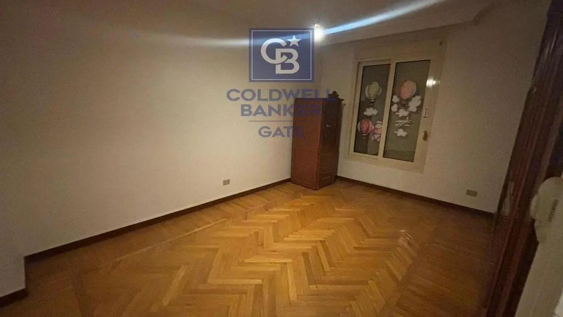 شقة مميزة للبيع بمساحة 1906 متر