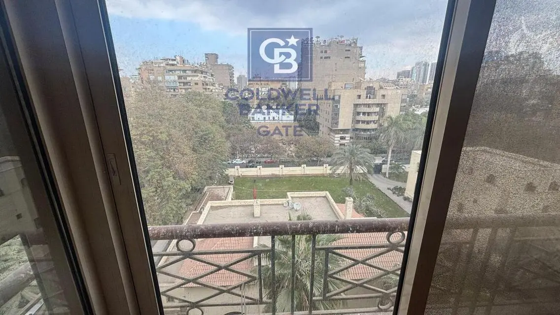 شقة مميزة للبيع بمساحة 1906 متر