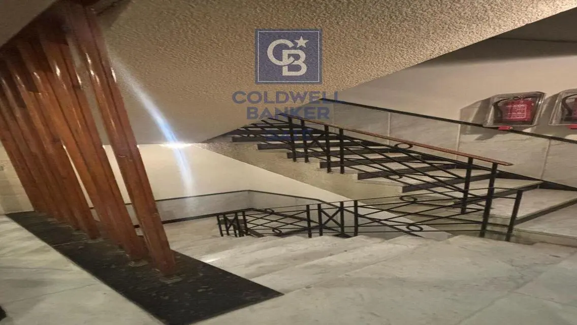 شقة مميزة للبيع بمساحة 1906 متر