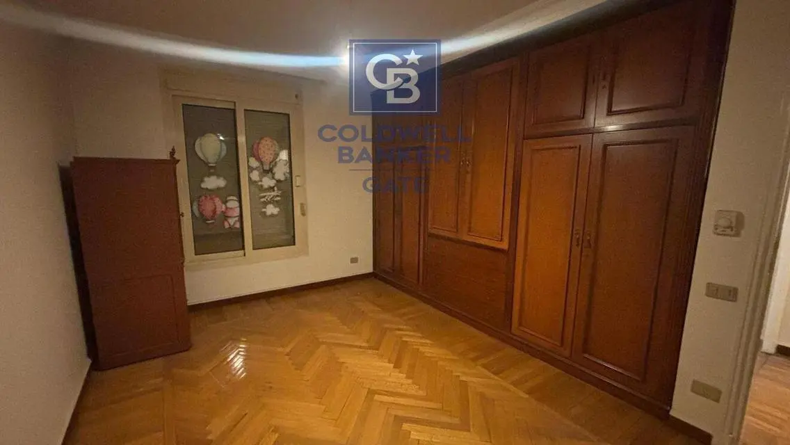شقة مميزة للبيع بمساحة 1906 متر