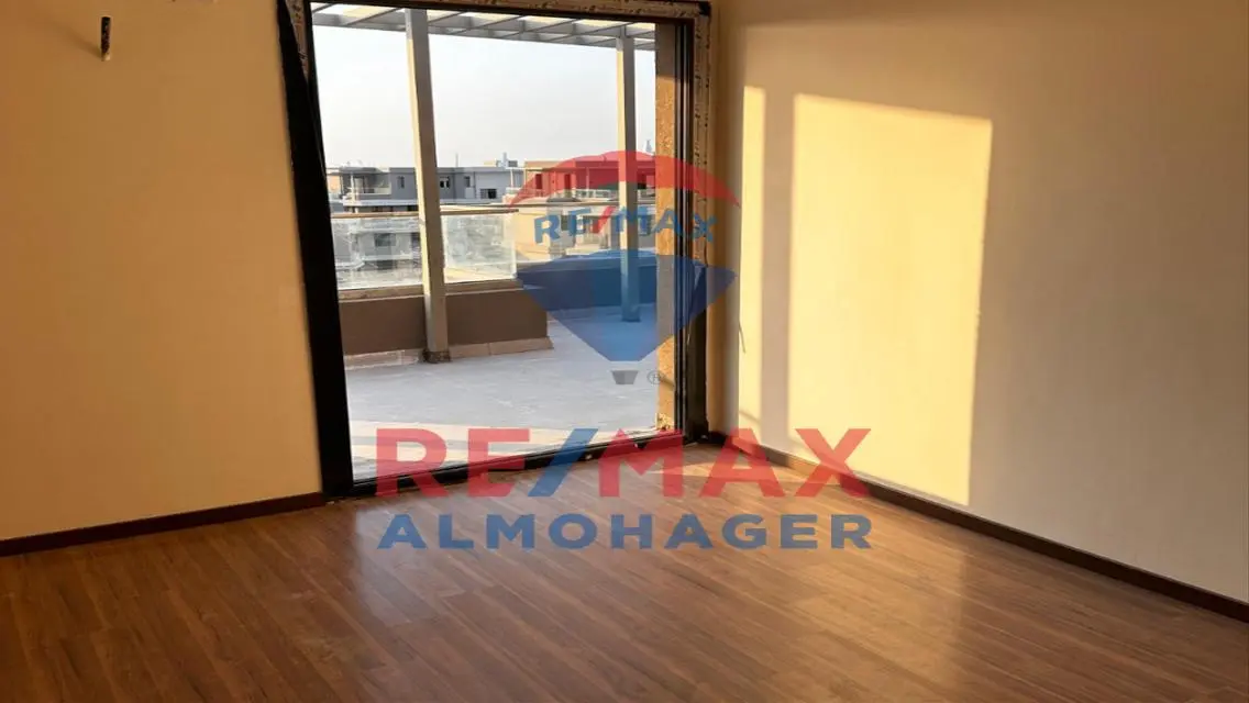 Luxury Apartment with Stunning Views in Central Location
