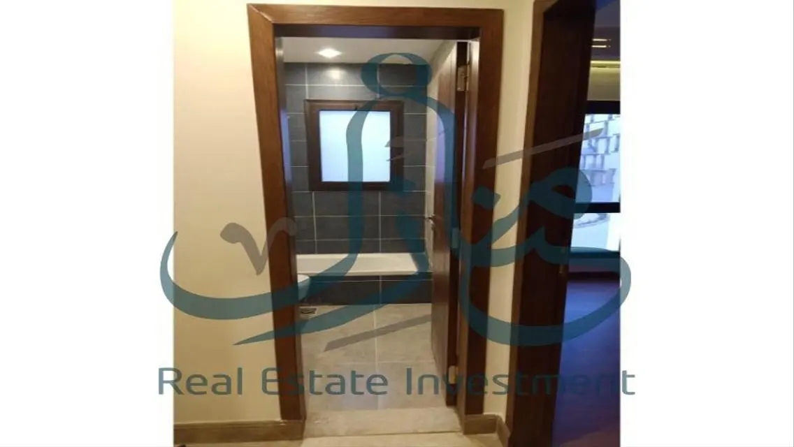 شقة فاخرة مع مرافق راقية وإطلالات على البحيرات