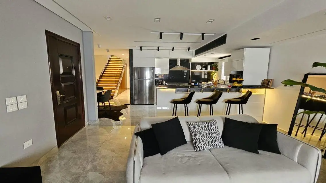 Luxury Villa Overlooking Lakes at a Great Price