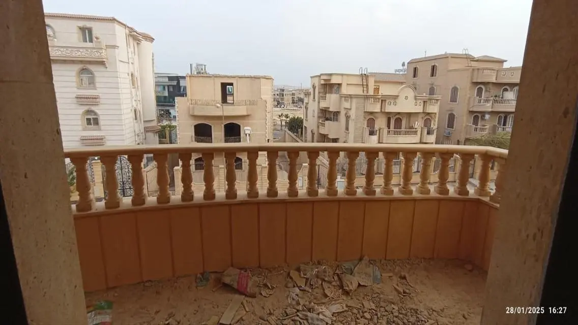 شقة فاخرة بمساحة 200 متر للبيع في موقع متميز