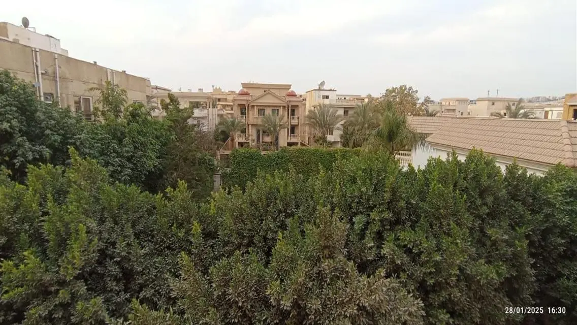 شقة فاخرة بمساحة 200 متر للبيع في موقع متميز