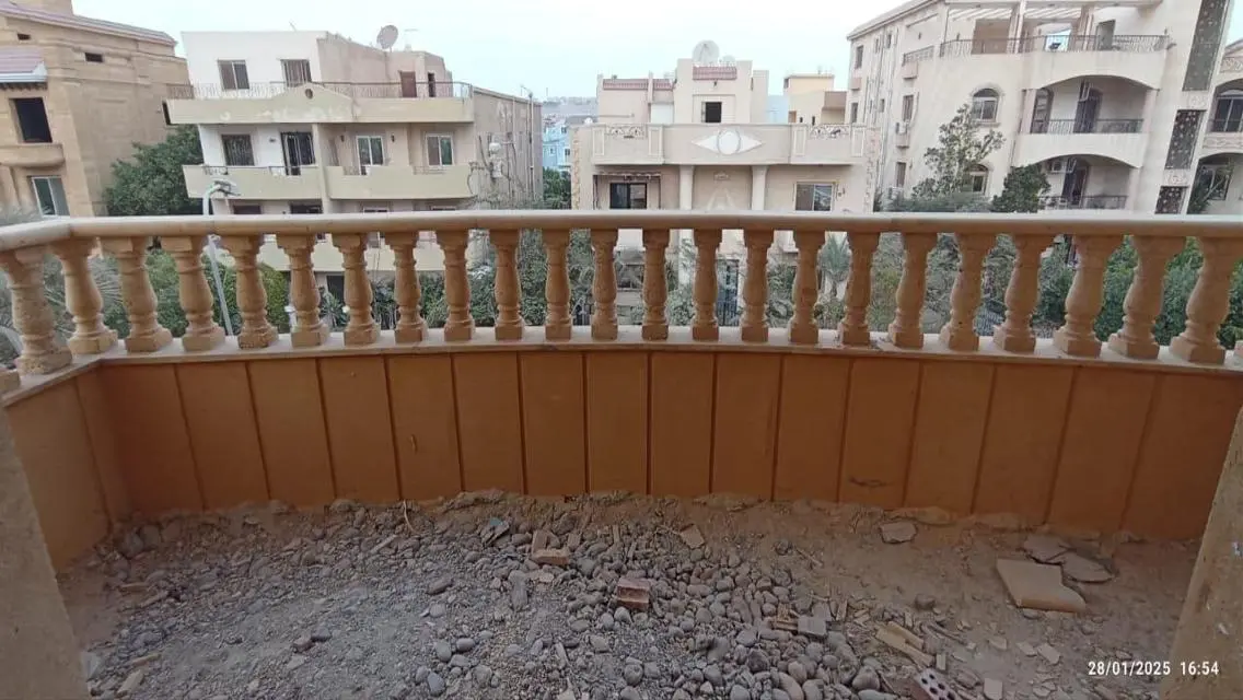 شقة فاخرة بمساحة 200 متر للبيع في موقع متميز
