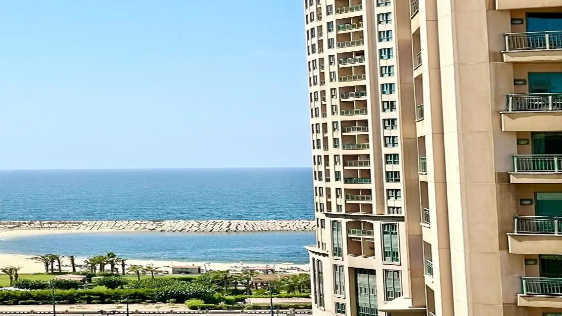 شقة فاخرة 3 غرف مع مسبح ومرافق فريدة