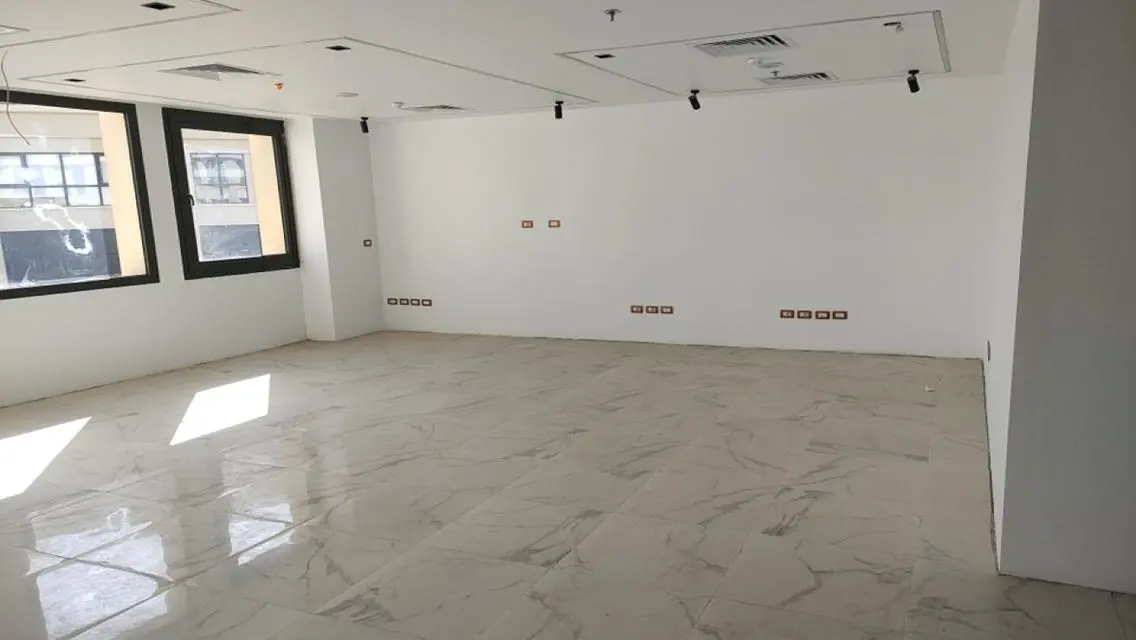 مساحة مكتبية مع خدمات متكاملة للإيجار