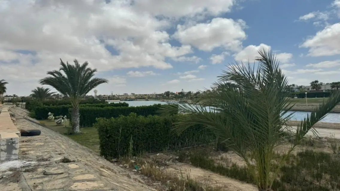 فيلا فاخرة للبيع مع إطلالة رائعة