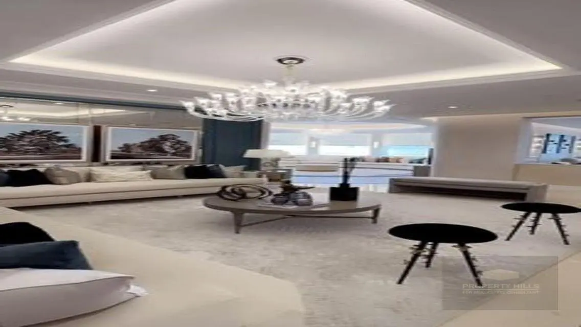 فيلا فاخرة للبيع بتصميم عصري