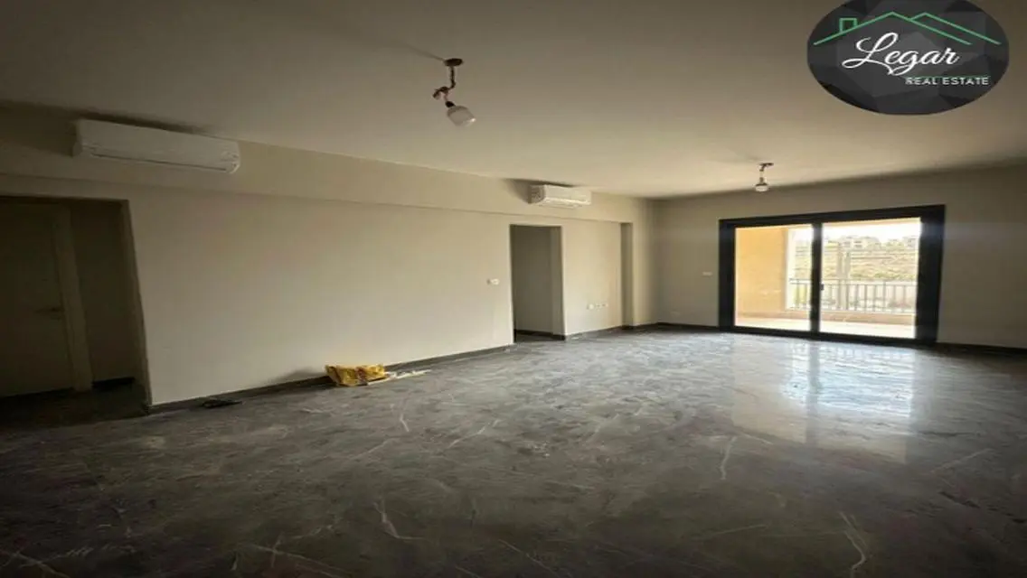 Commercial Unit in Business District