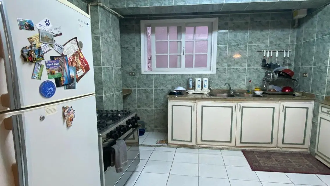 شقة جديدة للايجار بمساحة واسعة