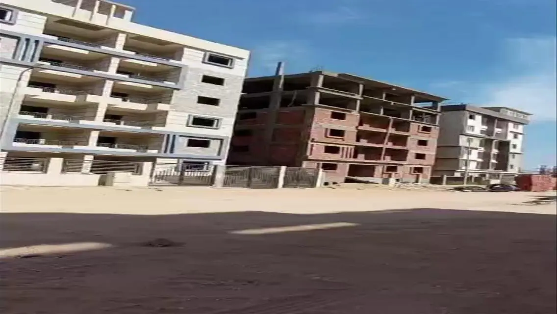 Apartment for Sale at 950,000 EGP with Balcony and Covered Parking