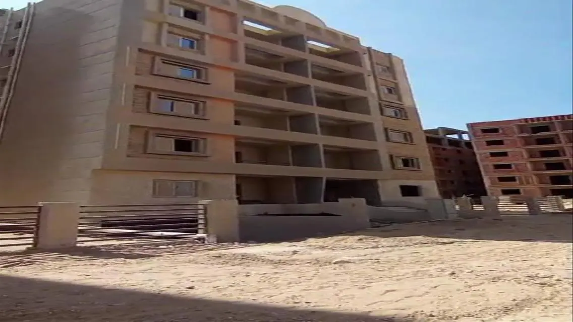 Apartment for Sale at 950,000 EGP with Balcony and Covered Parking