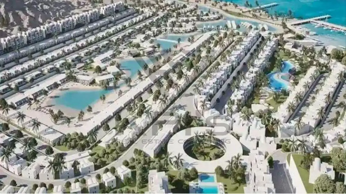 فيلا فاخرة للبيع بإطلالة رائعة على بحيرات