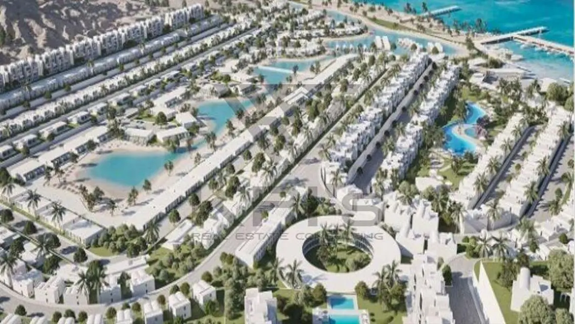 فيلا فاخرة للبيع بإطلالة رائعة على بحيرات