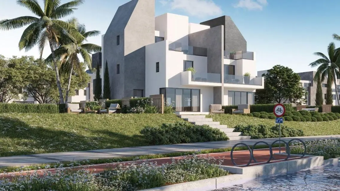 Luxury 250 sqm Apartment for Sale Overlooking Lakes
