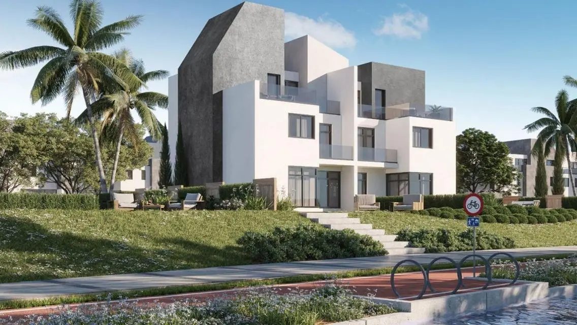 Luxury 250 sqm Apartment for Sale Overlooking Lakes