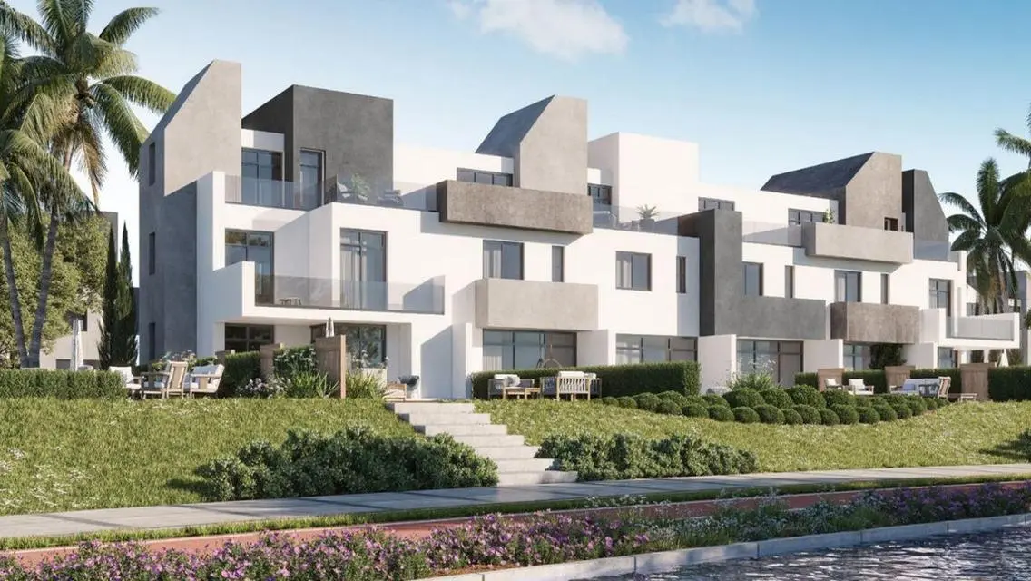 Luxury 250 sqm Apartment for Sale Overlooking Lakes