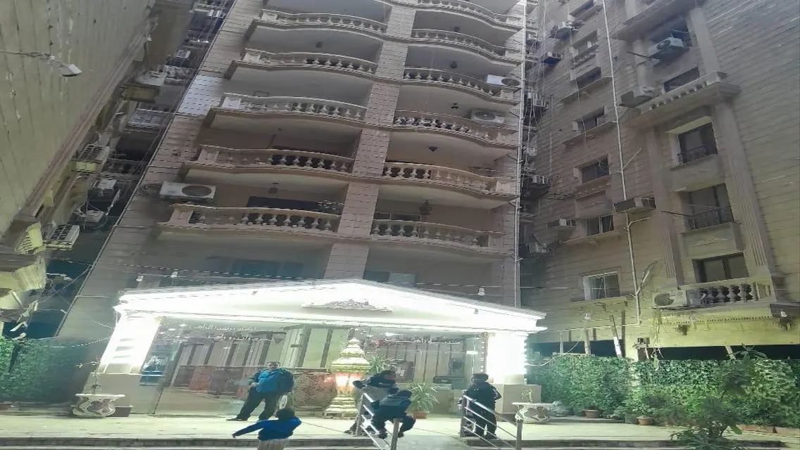 Stylish Apartment with Security and Covered Parking