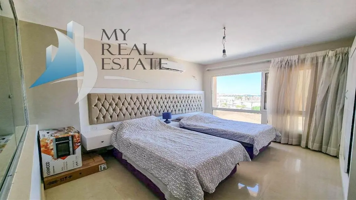 Furnished 1-Bedroom Apartment in First Avenue on Promenade