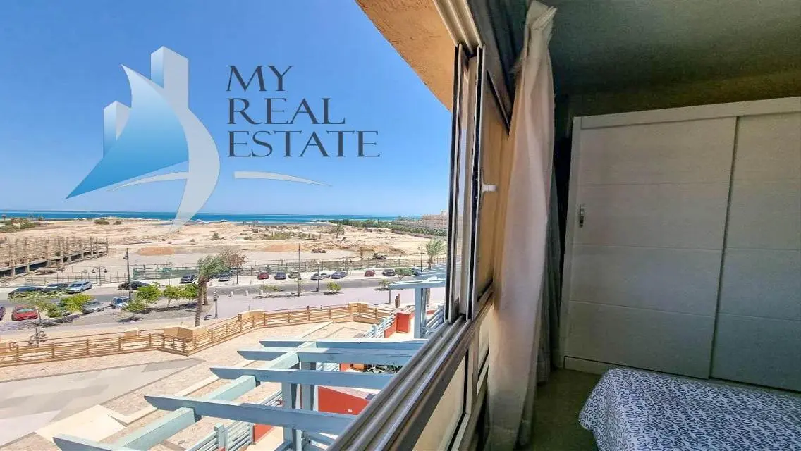 Furnished 1-Bedroom Apartment in First Avenue on Promenade