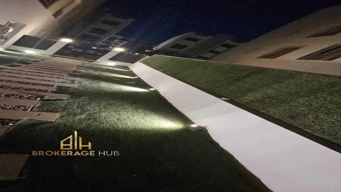 شقة للإيجار بمساحة 244 متر مربع في قلب المدينة
