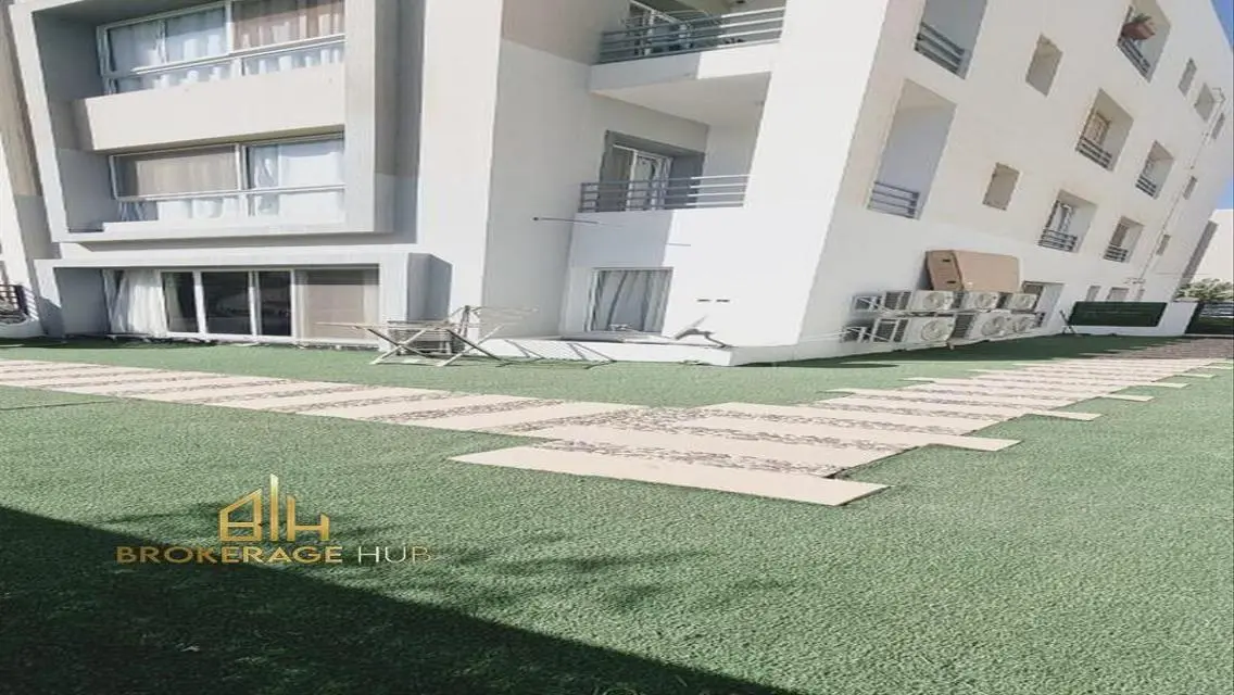 شقة للإيجار بمساحة 244 متر مربع في قلب المدينة