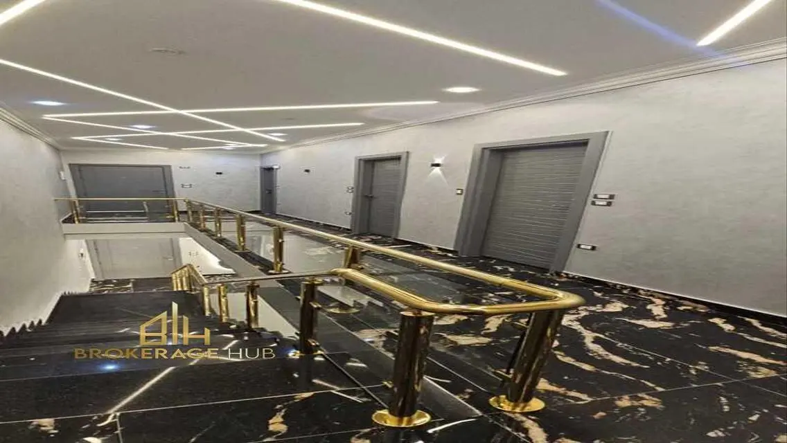 شقة للإيجار بمساحة 244 متر مربع في قلب المدينة