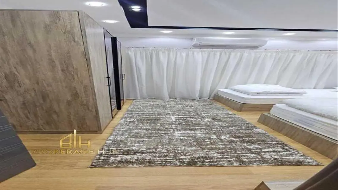 شقة للإيجار بمساحة 244 متر مربع في قلب المدينة
