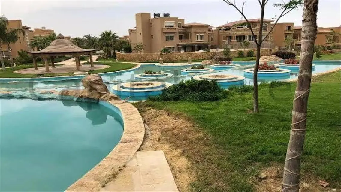شقة فاخرة بـ375 م² - 4 غرف نوم مع حديقة خاصة