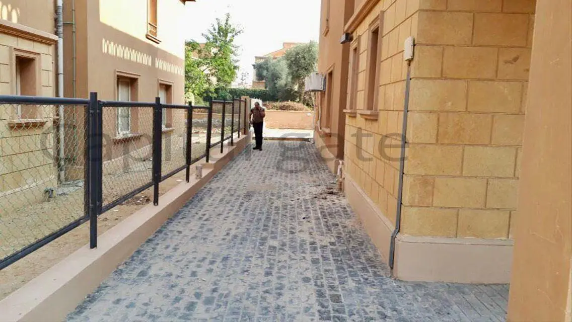 شقة فاخرة بـ375 م² - 4 غرف نوم مع حديقة خاصة