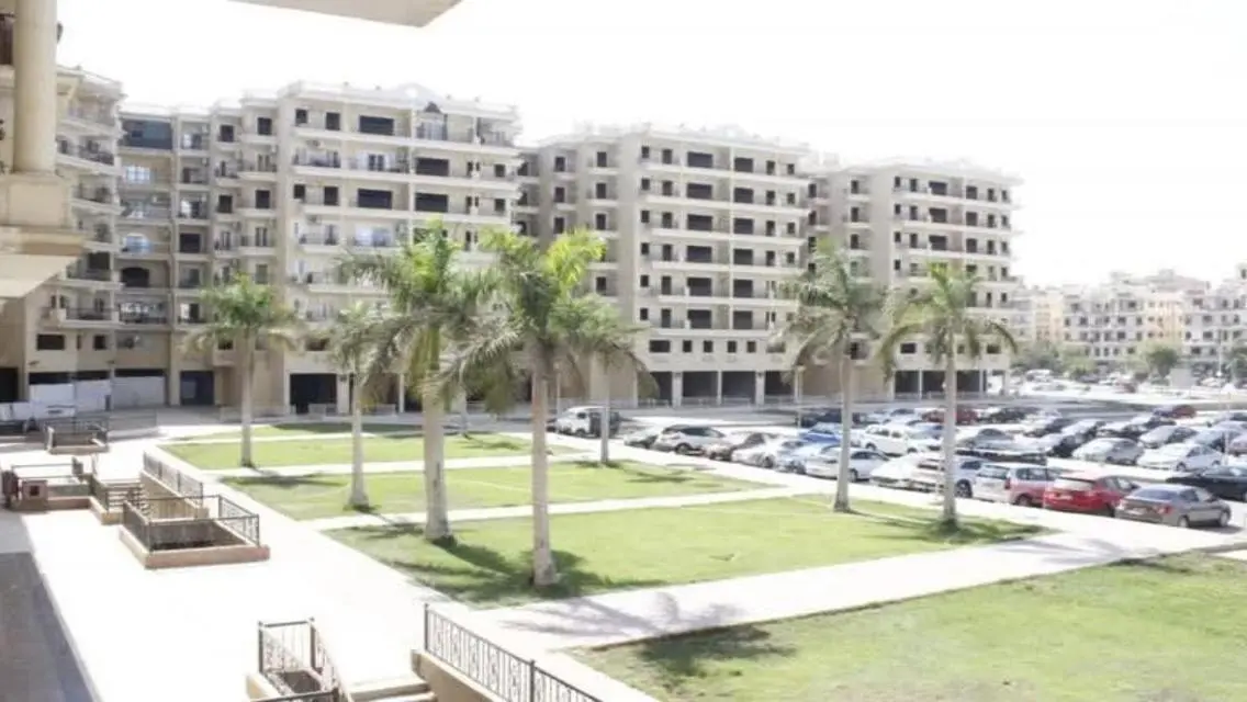 شقة رائعة بإطلالة مميزة ومساحة واسعة