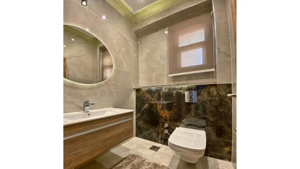 Luxury Apartment Overlooking Lakes for Rent